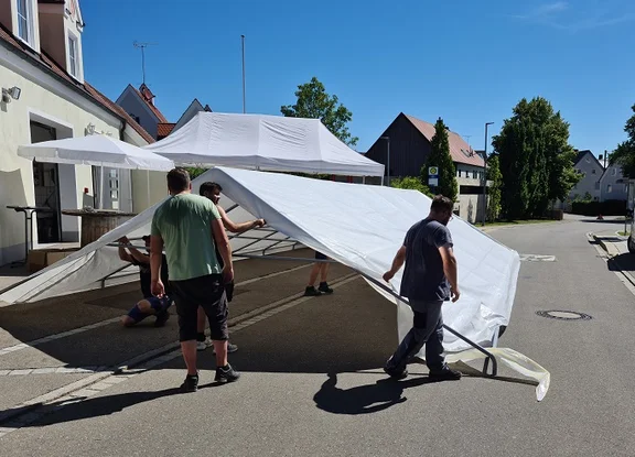 ZeltaufbauJuergen.jpg