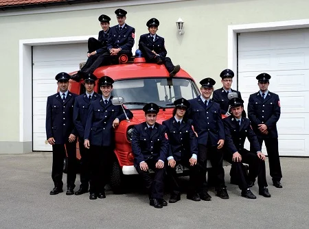 gruppenfotoauto2008450px.jpg