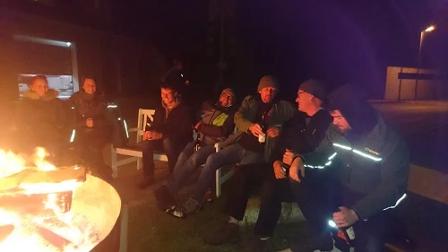 LeuteFeuer500.jpg